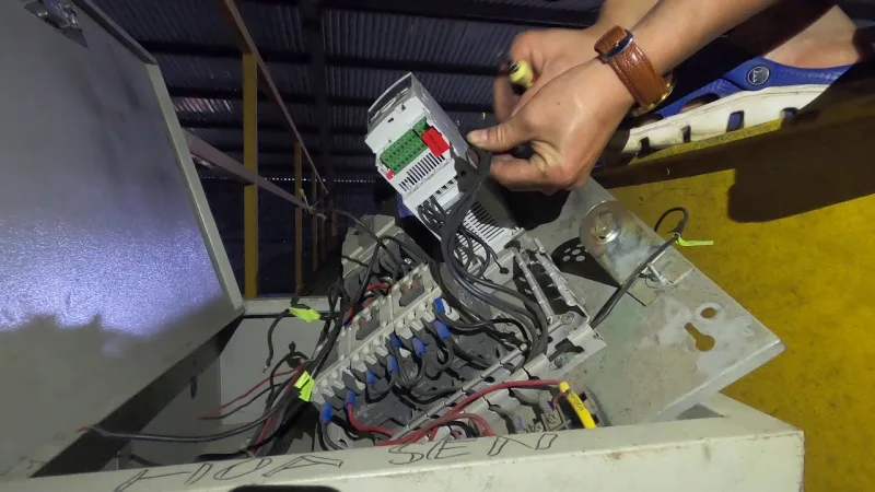Kiểm tra và xác định xem động cơ có bị kẹt cơ học hoặc quá tải không