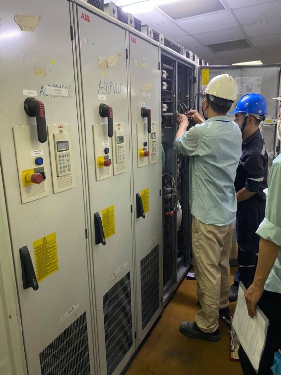 Vệ sinh định kỳ biến tần ABB từ 3-6 tháng/lần, đặc biệt là lọc bụi và quạt.
