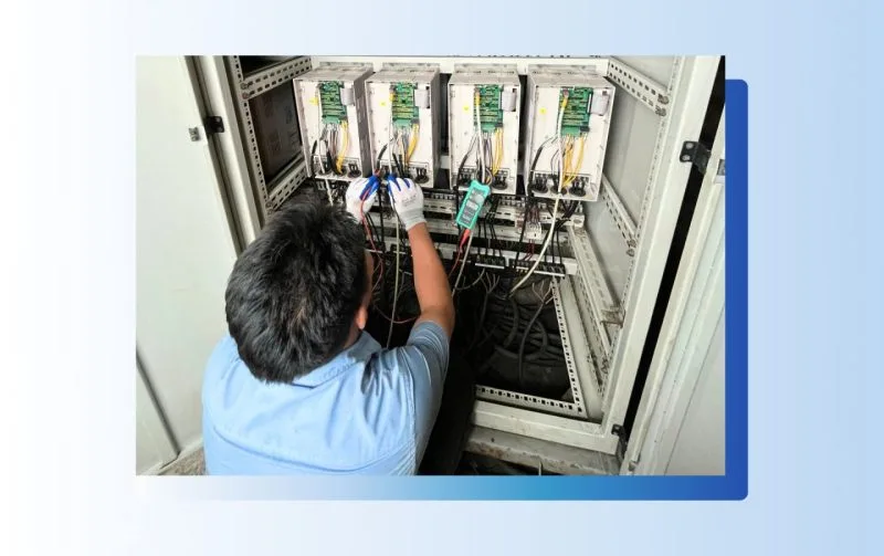 Thường xuyên làm sạch bụi bẩn bên ngoài và bên trong biến tần.