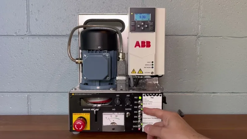 Ứng dụng tiêu biểu của biến tần ACS180 trong công nghiệp nhẹ gồm hệ thống băng tải, hệ thống bơm nhỏ...